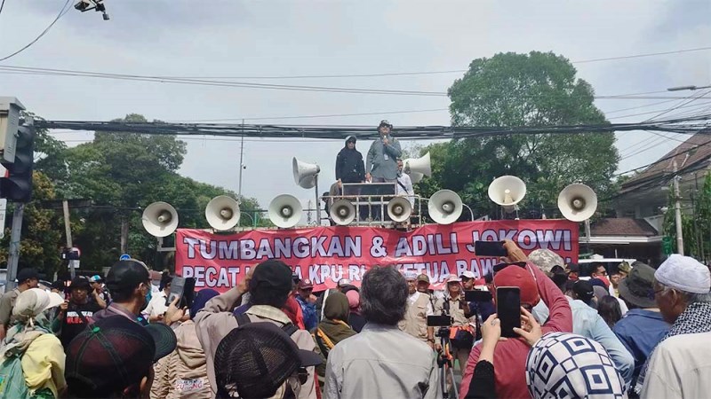 Aksi Demonstrasi di depan Kantor KPU RI