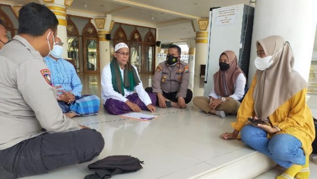 Dua-perempuan-yang-joget-Tiktok-di-masjid-akhirnya-minta-maaf-ist-640x361
