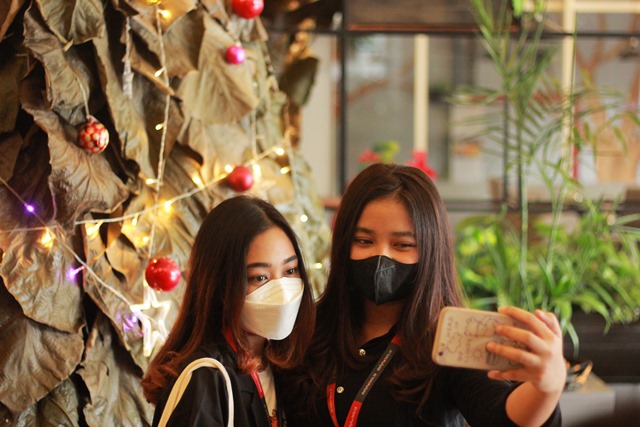 Pohon Natal Daun Jati - Quest Hotel Darmo Surabaya (2)