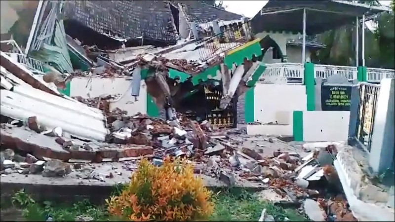 20240322-3829-dampak-gempa-tuban-x