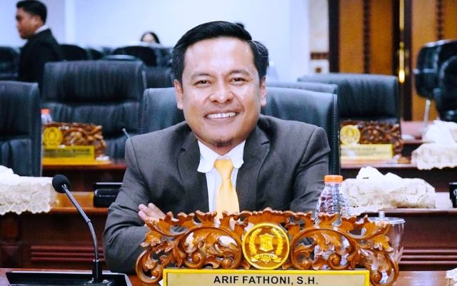 ketua_komisi_a_dprd_surabaya_arif_fathoni