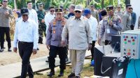 kapolri_jenderal_listyo_sigit_dampingi_presiden_prabowo_saat_panen_jagung-2UVy_large