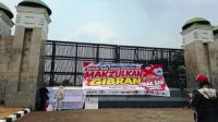 aliansi-di-depan-DPR-Holopis